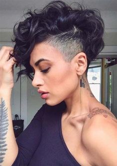 Shaved Back Long Front Hair, Pixie Wavy Hairstyles For Women, Feminine Undercut Long Hair Shaved Sides, Unique Pixie Cuts, Undercut Long Hair Sidecut, Short Boyish Hairstyles For Women, Edgy Short Hair For Women, Pixie Cut Oval Face, Fohawk Haircut For Women