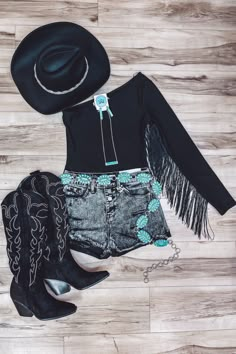 Black And Denim Outfits Nashville, Denim Shorts Concert Outfit, Western Outfits Women Concert Summer, Western Outfits Women Date Night, Night In Nashville Outfit, Concert Outfit Ideas Jelly Roll, Southern Concert Outfit, George Strait Concert Outfit Women, Country Fringe Outfit