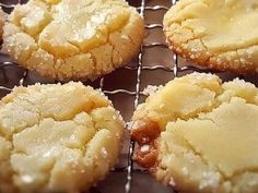 several cookies are cooling on a wire rack