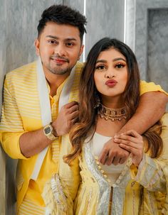 Poses For Brothers, Sisters Photography Poses, Brother Sister Poses, Haldi Poses, Brother Sister Photos, Sibling Photography Poses, Haldi Outfits, Sister Photography