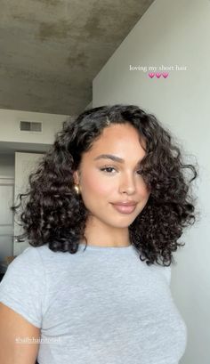 Short Curly Hair With Side Part, Short Voluminous Curly Hair, Layered Curly Haircuts Natural Curls Short, Curly Bob No Bangs, Side Bang Curly Hair, Brushed Out Curls Hairstyles, Short Hair Cuts For Curly Hair Women, Natural Wavy Short Hair, 3a Short Curly Hair