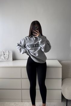 Grocery Outfit Casual, Comfy Clothes Outfit, Casual Outfit With Leggings, Oversized Style Women, Outfits Oversize, Outfit Chill, Sweet Outfits, Modele Fitness, Gymwear Outfits