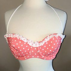 Cute Ruffled Bikini Top. Fitted Bra-friendly Tankini For Beach Season, Retro Underwire Swimwear For Vacation, Retro Underwire Swimwear For Poolside, Strapless Fitted Tankini For Sunbathing, Fitted Strapless Swimwear For Beach Party, Summer Bandeau Swimwear Fitted, Summer Halter Top With Underwire For Swimming, Underwire Halter Top For Sunbathing In Summer, Fitted Bandeau Swimwear For Summer