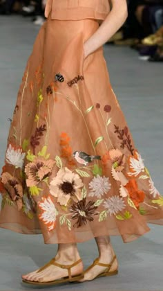 Alayne Stone, Floral Fashion, Embroidery Fashion, Looks Chic, Indian Designer Wear, Embroidery Dress, Spring 2017