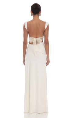 Open Back Bow Maxi Dress in White | LUCY IN THE SKY White Black Tie Dress, Wedding Dress Dance Party, All White Outfit Classy, Big Prom Dresses, Modern Prom, Formal Maxi Dresses, Winter White Dress, Summer Wedding Guest Dress, Prom Dress Inspo