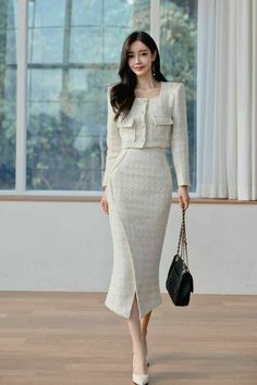 Áo Blu, Rok Outfit, Elegant Outfit Classy, Elegant Dresses Classy, Woman Suit Fashion, Korean Fashion Dress, Elegante Casual, Classy Work Outfits, Stylish Work Outfits