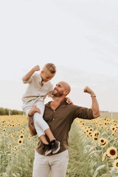 Father Son Fall Photoshoot, Daddy Son Photoshoot Outdoor, Father And Son Fall Pictures, Father Son Picture Ideas, Father And Son Photoshoot Ideas