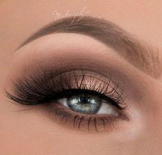 Eye Makeup Tutorial Blue Eyes, Makeup Tutorial Blue Eyes, Party Eyeliner, Basic Eye Makeup, Blue Eye Makeup Tutorial, Make Up Designs, Eyes Ideas, Eye Makeup Images, Dramatic Eye Makeup