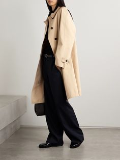 Veronica de Piante prioritizes quality fabrics and timeless silhouettes, resulting in closet staples like this 'Laura' coat. Inspired by classic trench styles, it's made from Italian washed cotton and has a pointed collar and relaxed fit. The smooth placket adds to its chic, streamlined feel. Timeless Silhouettes, Cropped Trench Coat, Cotton Trench Coat, Trench Coat Outfit, Denim Trench Coat, Wardrobe Capsule, Blue Trench Coat, Stylish Fall Outfits, Floral Dresses Short