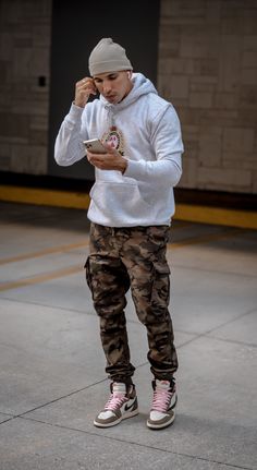 Black Men Fall Fashion, Men's Urban Style, Stud Outfits, Mens Streetwear Outfits, Men Outfit Ideas, Air Jordan 1 Outfit