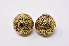 Large Gold Metal Bead from India.Size: 21mmThere may be slight variations in bead size and color. Bohemian Beads For Jewelry Making, Bohemian Round Spacer Beads, Bohemian Gold Beads For Crafting, Bohemian Round Beads For Festivals, Metal Bead, Beads Jewellery, Tube Beads, Pink Stone, Ethnic Jewelry