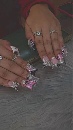 Duck Tip Nails Y2k, Junk Nails Bling Duck Short, Cute Duck Nails With Charms, Ombre Acrylic Nails With Rhinestones, Short Duck Nails Acrylic Y2k, Long Ombre Acrylic Nails, Junk Nails Duck, Nails Acrylic With Charms, Acrylic With Charms