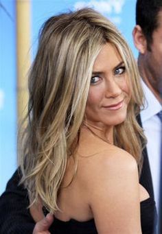 Jahodová Blond, Brown Hair With Highlights And Lowlights, Jennifer Aniston Hair, Dirty Blonde Hair, Trendy Hair Color, Hair Color Highlights, Dirty Blonde, Brown Hair With Highlights