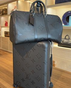 Louis Vuitton Duffle Bag Men, Lv Luggage Travel, Luggage Luxury, Luxury Luggage Sets, Lv Luggage