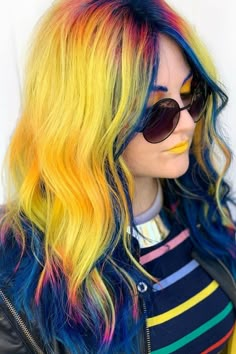 Pelo Color Borgoña, Yellow Hair Color, Split Dyed Hair, Vivid Hair, Multi Colored Hair, Hair Color Burgundy, Spring Hair Color, Punk Scene, Frontal Hairstyles