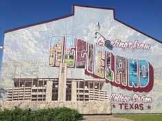 a large mural on the side of a building that says, welcome to old town texas