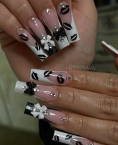 Black And White Valentines Nails, White Valentines Nails, Valentines Nail Set, Black And White Valentines, Coquette Valentines, Rave Nails, Valentines Nail, Acrylic Toe Nails, Super Cute Nails