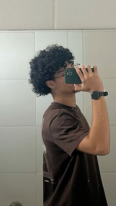 Messy Long Curly Hair, Curly Hair Men Medium Length, Baby Hair Masculino, Men Curly Haircut Long, 3c Hairstyles Men, 2c Hair Men, Hairstyles For Super Curly Hair, Boy Curly Haircut, Curly Hair Boy