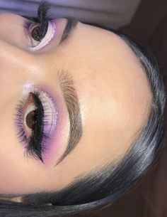 Prom Makeup Looks For Lilac Dress, Eye Makeup Looks Purple, Lilac Dress Makeup Look, Lilac Quinceanera Makeup Looks, Lilac Prom Makeup Looks, 15 Nails Ideas Purple, Quince Make Up Purple, Quince Makeup Purple And Silver