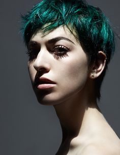 Hannah Vandermolen, Beauty Is Boring Emerald Hair, Happy Hair, Pixie Hairstyles, Hair Dos, Pixie Cut, Blue Hair