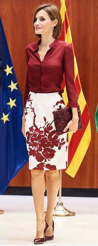 9 Sep 2015 - Queen Letizia and King Felipe visit Spanish Constitutional Court… Spanish Fashion Women, Female Ceo Outfits, Ducesa Kate, Female Ceo, Old Money Fashion, Female Office, Money Fashion, Spanish Fashion, Elegante Casual