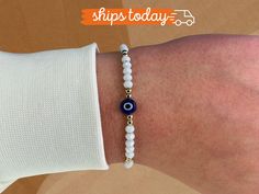 Protect yourself from negativity with our white evil eye pearl bracelet with gold balls and bring only positive vibes into your life. Since all of our Nazar protective bracelets with the popular Turkish eye are adjustable in size, they fit children, women and men and are therefore the perfect gift. What are the advantages of our 100% handmade white protective amulet? ❤️ Unique Hamsa or Boncuk design. ❤️ Uniquely braided and therefore suitable for every wrist. ❤️ Many color variations and therefore suitable for every outfit. How does it protect children, women and men? 🧿 Built-in Nazar amulet in the style of the Greek eye. 🧿 Reflective crystal balls in a bling bling look. 🧿 Daily reminder to manifest positive things for yourself. What materials are used? 💎 Polyester for a comfortable we Protective Bracelets, White Evil Eye Bracelet, Nazar Bracelet, Protective Amulet, White Evil Eye, Bracelet Evil Eye, Turkish Eye, Cord Bracelet, Eye Bracelet