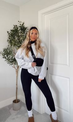 Shop our Influencers' top picks on Amazon Leggings And Sweatshirt Outfit, Winter Comfy Outfits, Outfit Ugg, Workout Outfits Winter, Outfit With Uggs, Womens Oversized Sweatshirts, Casual Winter Outfit, Winter Maternity Outfits, Simple Winter Outfits