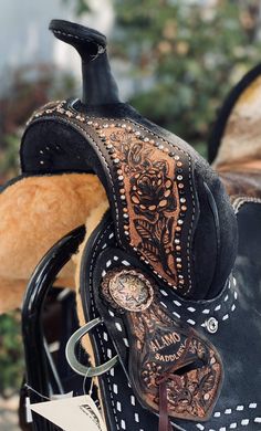 Alamo Saddlery 15 Black Beauty Barrel - Saddle Colony Horse Barn Ideas Stables, Black Saddle, Cowgirl Accessories