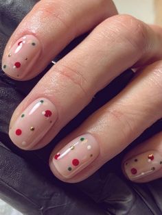 short, clear nails with festive dots for Christmas Minimal Nails Art, Milky Nails, Dot Nail Art, Minimalist Nail Art, Dots Nails, Shellac Nails, Festival Nails