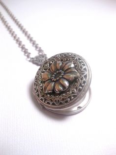 Silver Flower Locket The Locket: - Centered with a real flower in resin dome - Measures 32mm round (1.25 inches round) The connector and locket together hangs down approximately 2 inches from necklace chain. Chain: - Silver Plated - YOU CHOOSE YOUR CHAIN LENGTH FROM DROP DOWN MENU TOOL ☻☻ TO see MORE of our LOCKET NECKLACEs (while supplies last): https://www.etsy.com/shop/FashionCrashJewelry/search?search_query=locket&order=date_desc&view_type=gallery&ref=shop_search ☻ Link To My Ent Flower Necklace Silver, Flower In Resin, Locket Necklaces, Custom Chain, Indian Bridal Jewellery, Silver Flower Necklace, 판타지 아트, Saint Paul, Locket Necklace