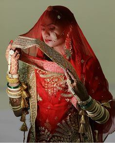 Baisa Pic, Haldi Poses For Bride, Bride Groom Photoshoot, Indian Bride Poses, Indian Wedding Poses, Groom Photoshoot, Indian Wedding Bride