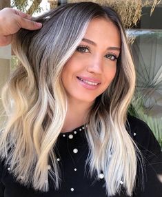 Thick Money Piece Hair Blonde, Thick Money Piece Hair, Most Beautiful Hairstyles, Beautiful Haircuts, Money Piece, Dyed Blonde Hair, Hot Hair Colors, Dark Roots Blonde Hair, Beautiful Hairstyles