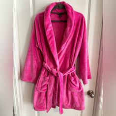 Gorgeous Like New Victoria's Secret Short Cozy Robe In A Women’s Size Xs/S. Victoria's Secret Plush Robe With Vs Symbol On Back. Tie Waist Belt, Shawl Collar, Side Pockets. Winter Pink Sleepwear For Relaxation, Fitted Sleepwear For Winter Relaxation, Fitted Winter Sleepwear For Relaxation, Fitted Sleepwear For Winter Loungewear, Super Soft Fitted Sleepwear For Loungewear, Fitted Sleepwear For Winter, Victoria's Secret Fitted Sleepwear For Lounging, Fitted Victoria's Secret Sleepwear For Lounging, Plush Robe