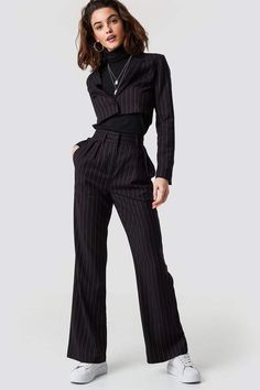 Cropped Blazer Outfit, Haute Couture Style, Woman Suit Fashion, Elegante Casual, Looks Black, Fashion Weeks, Mode Inspo, Suit Fashion, Stage Outfits