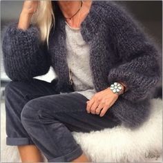 Вяжем из мохера, фото № 37 Maglia Fair Isle, Pull Mohair, Mohair Cardigan, Chunky Knit Cardigan, Outfit Trends, Mohair Sweater, Knitting Women, Knit Fashion