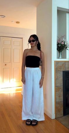 Basic Holiday Outfits, Vacation To Mexico Outfits, Summer In Mexico Outfits, Mid Twenties Outfits Women Summer, Chilly Summer Day Outfit, Cabo Mexico Outfits, Cancun Resort Outfits, Japan Vacation Outfit, Summer Movie Date Outfit