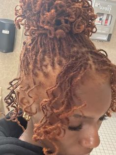 Traditional Locs Hairstyles, Honey Blonde Micro Locs, Micro Locs Color Ideas, Root Dyed Locs, 300 Microlocs, Ginger Microlocs, Ginger Micro Locs