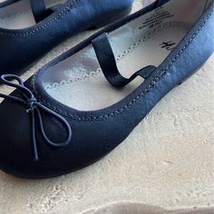 H & M Girl’s Ballerina Dress Shoe. Navy Blue: Size 7.5 Sapphire Aesthetic, Toddler Girl Ballet, Gold Shoes Flats, Blue Ballerina, Toddler Girl Dress Shoes, M Girl, Toddler Dress Shoes, Suede Dress Shoes, Girls Ballet Flats