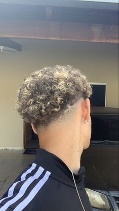 Curly Dyed Hair Men, Curly Drop Fade, Burst Fade With Design, Drop Fade Curly Hair, Low Drop Fade, Low Fades, Curly Highlights, Male Haircuts Curly