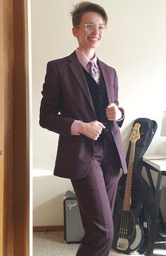 Dark Academia Prom Suit, Highschool Grad Outfits, Graduation Outfit Nonbinary, Masculine Dresses For Prom, Queer Black Tie Fashion, Wedding Suits Nonbinary, Gender Neutral Graduation Outfit, Nonbinary Suits, Nonbinary Graduation Outfit