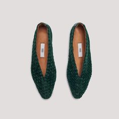 Miista Shoes, Mode Shoes, Velvet Flats, Quoi Porter, Shoes Green, Green Style, Mode Inspo, Shoe Lover, Looks Style