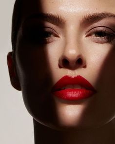 Beauty Makeup Photography, Makeup Lessons, Beautiful Makeup, Red Lips, Nostril Hoop Ring, Beauty Makeup, Nose Ring, Lips