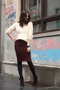 THE STYLING DUTCHMAN.: Pencil Skirt and Fluffy Sweater Skirt Outfits With Tights, Pencil Skirt Outfits Winter, Skirt With Tights Outfit, Burgundy Skirt, Pencil Skirt Outfits, Winter Skirt Outfit, Trendy Outfits Winter, Tight Sweater