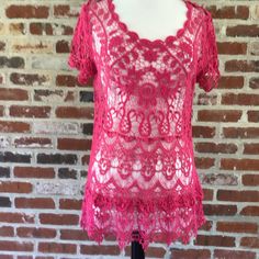 Versona Crochet Women’s Top Size L Nwot Great Detail - See Photos Color Fuchsia Crochet Lace Top With Short Sleeves, Pink Stretch Lace Top, Fitted Pink Top With Crochet Lace, Pink Lace Bohemian Tops, Fitted Pink Lace Top With Lace Trim, Fitted Pink Top With Crochet Trim, Pink Crochet Lace Top, Pink Lace Crochet Top, Fitted Lace Top With Crochet Trim And Short Sleeves