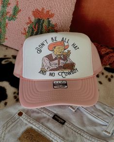 Crazy Hat Day, Cowgirl Costume, Western Graphic Tees, Gold Embellishment, Western Home Decor, Cowgirl Style, Vintage Western, Country Outfits, Hat Pins