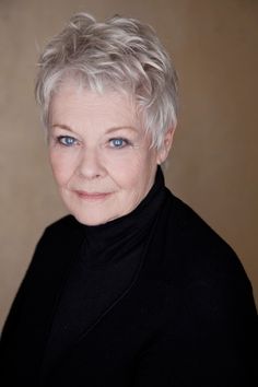 Bob Inversat, Judy Dench Hair, Judy Dench, Hair Older Women, Spiky Hair, Judi Dench, Short Grey Hair, Hair Cuts For Women, Mom Hairstyles