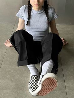 pose ideas, vans, dickies, outfit inspo Womens Dickies Outfit, Dickies Aesthetic Outfit, Black Dickies Outfit, Vans Aesthetic Outfit, Vans Outfit Women, Vans Styling, Vans Outfit Aesthetic, Dickies Pants Outfits, Dickies Outfit Women