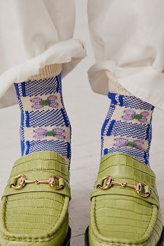 Sock Outfits, Hand Knit Socks, Blue Fits, Patterned Socks, Oil Cloth, Sock Shop, Cool Socks, Basel, Pattern Floral