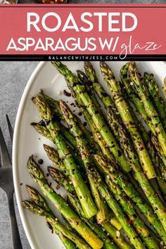 This oven roasted asparagus with balsamic glaze is the best vegetable side dish for Thanksgiving or Christmas. Learn how to roast long asparagus on one sheet pan at 400 degrees. Get this healthy side dish on www.balancewithjess.com. Asparagus Roasted, Grilled Asparagus Recipes, Asparagus Recipes Roasted, Oven Temperature, Baked Asparagus, How To Cook Asparagus, Roasted Asparagus, Grilled Asparagus