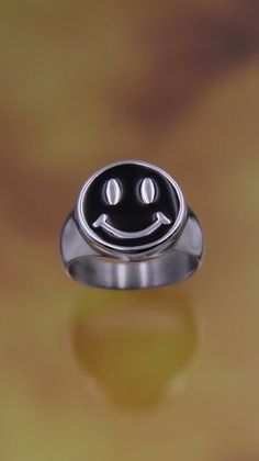 BLACK HAPPY FACE RING – Cyberspace Shop Hombres Aesthetic, Cupid Ring, Boys Ring, Thorn Ring, Grunge Fits, Owl Ring, Face Ring, Fire Ring, Green Skin